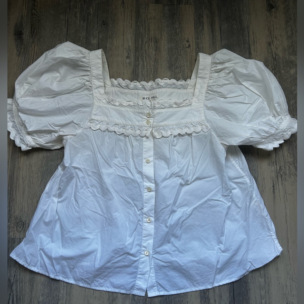 Women’s Alex Mill summer white cotton blouse in size medium